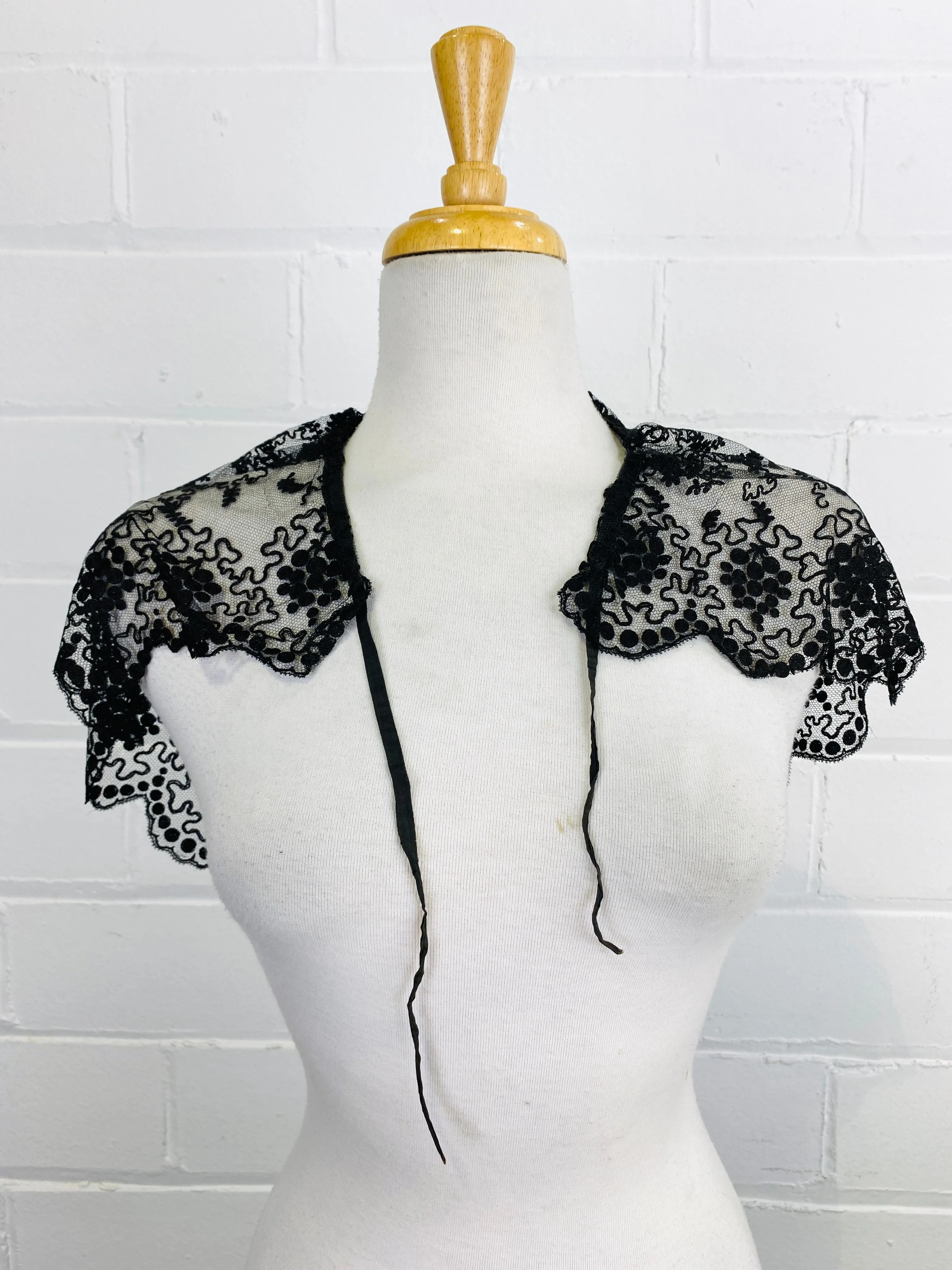 Antique Victorian Black Embroidered Silk Tulle Lace Collar