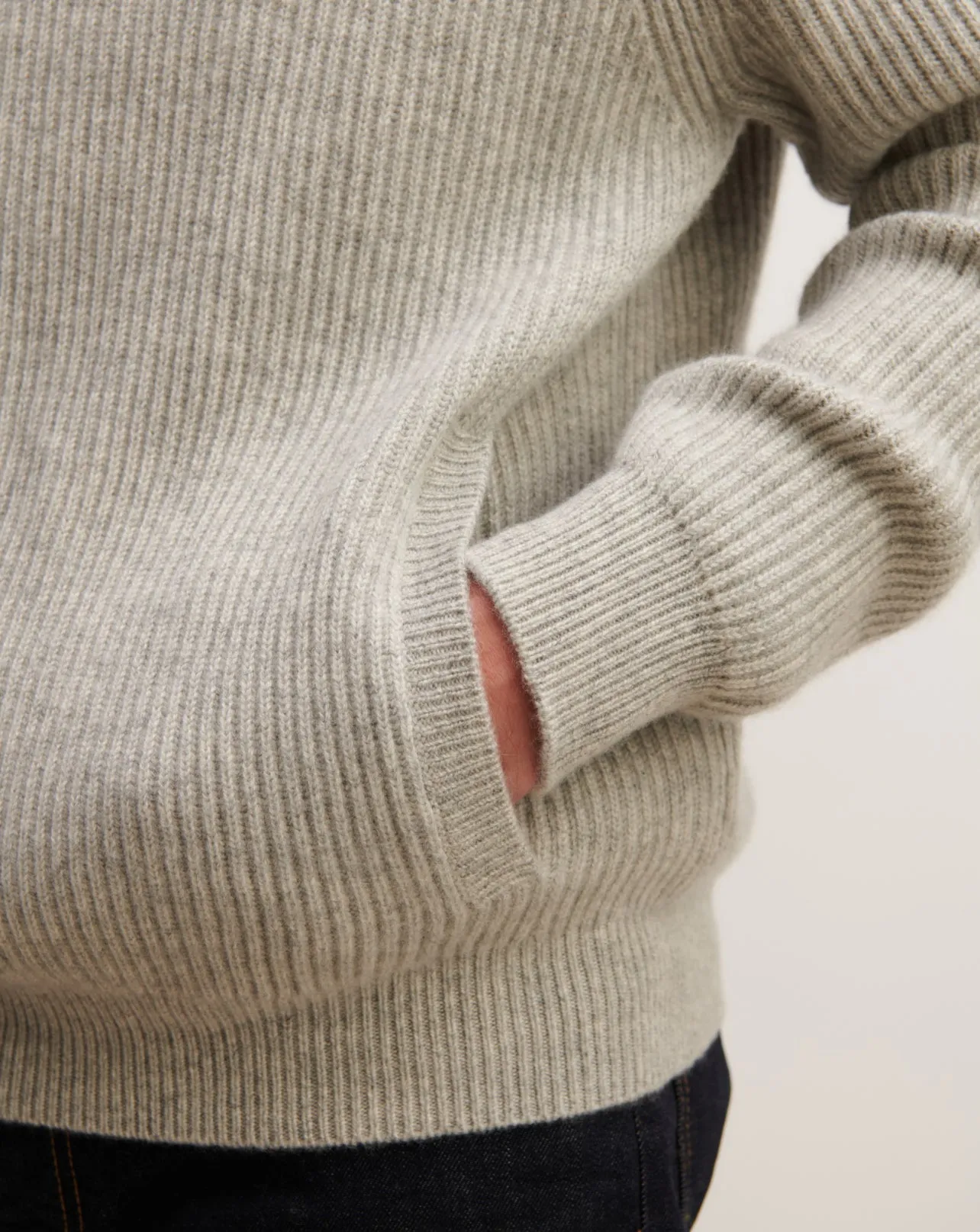 Pull à capuche à côtes